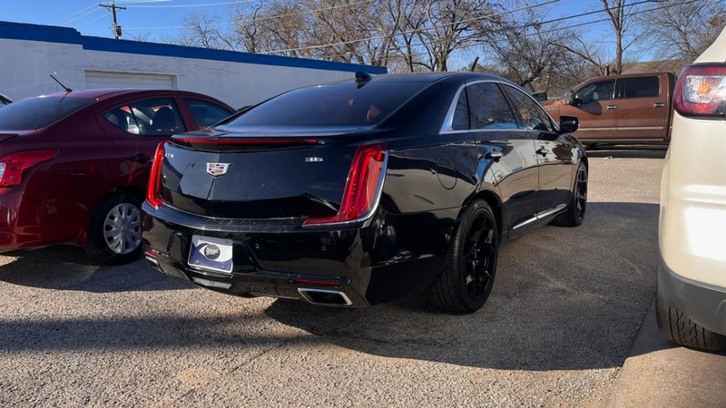 Cadillac XTS Vehicle Image 04