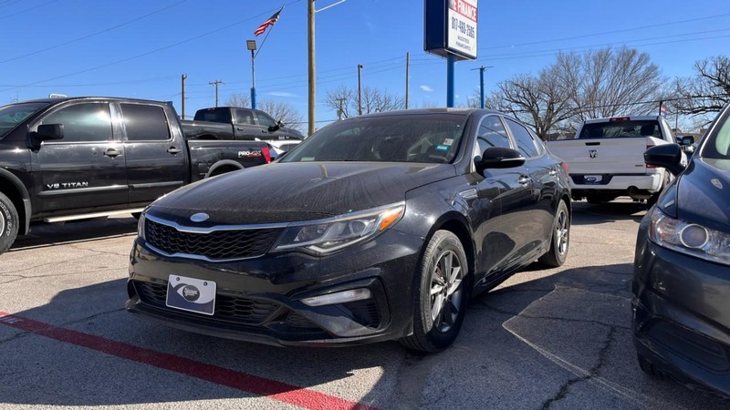 Kia Optima Vehicle Image 02