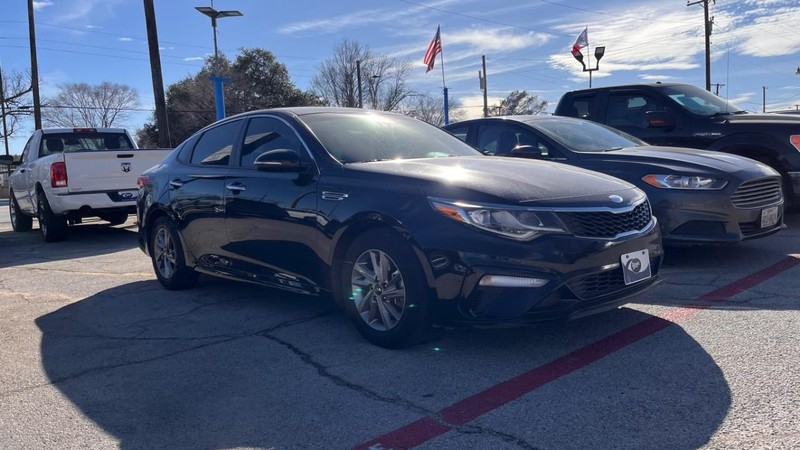 Kia Optima Vehicle Image 03