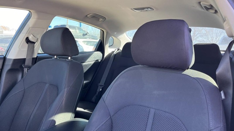 Kia Optima Vehicle Image 06