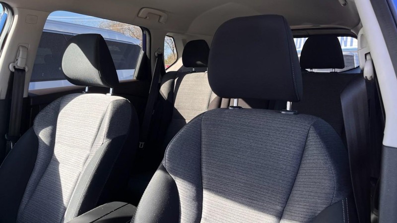 Nissan Rogue Vehicle Image 06