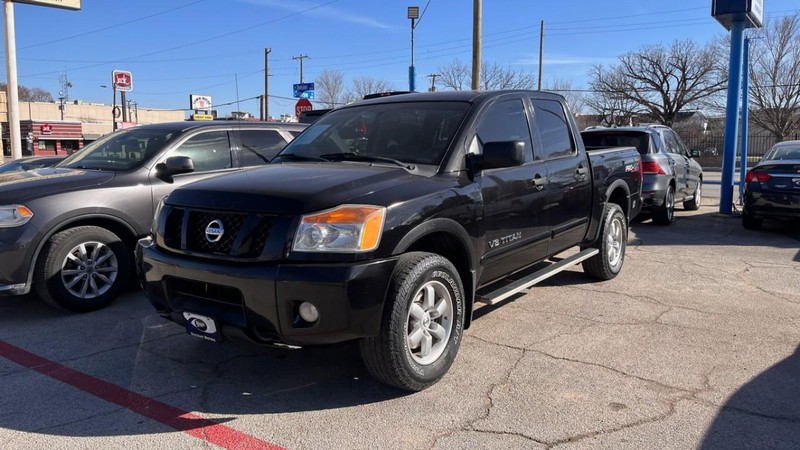 Nissan Titan Vehicle Image 02