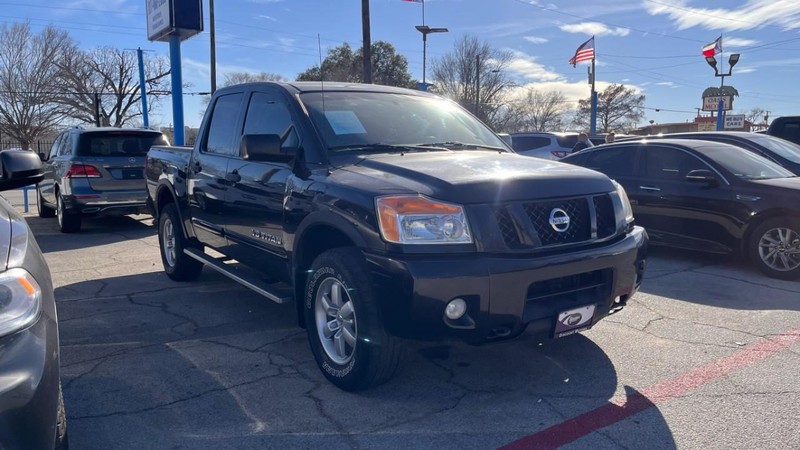 Nissan Titan Vehicle Image 03