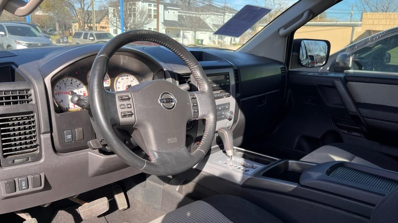 Nissan Titan Vehicle Image 05