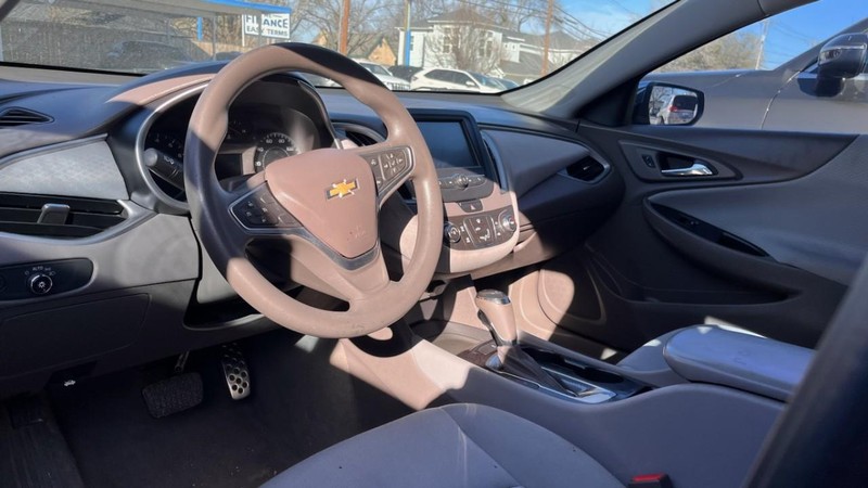 Chevrolet Malibu Vehicle Image 05