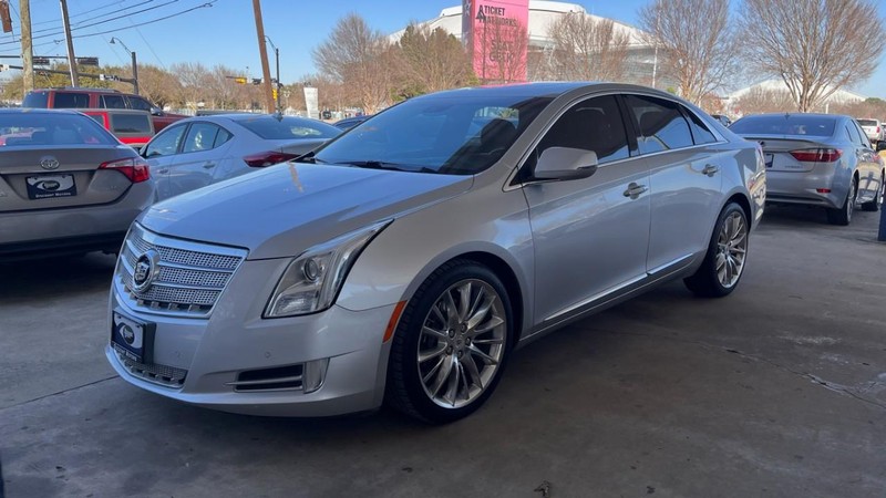 Cadillac XTS Vehicle Image 02