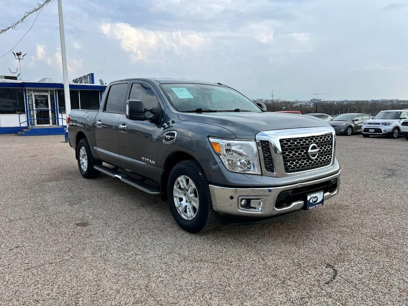 Nissan Titan Vehicle Image 03