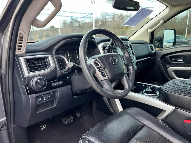 Nissan Titan Vehicle Image 05