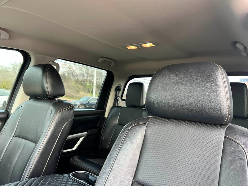 Nissan Titan Vehicle Image 06