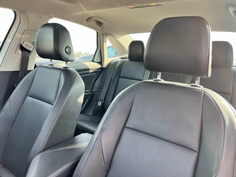 Volkswagen Jetta Vehicle Image 06