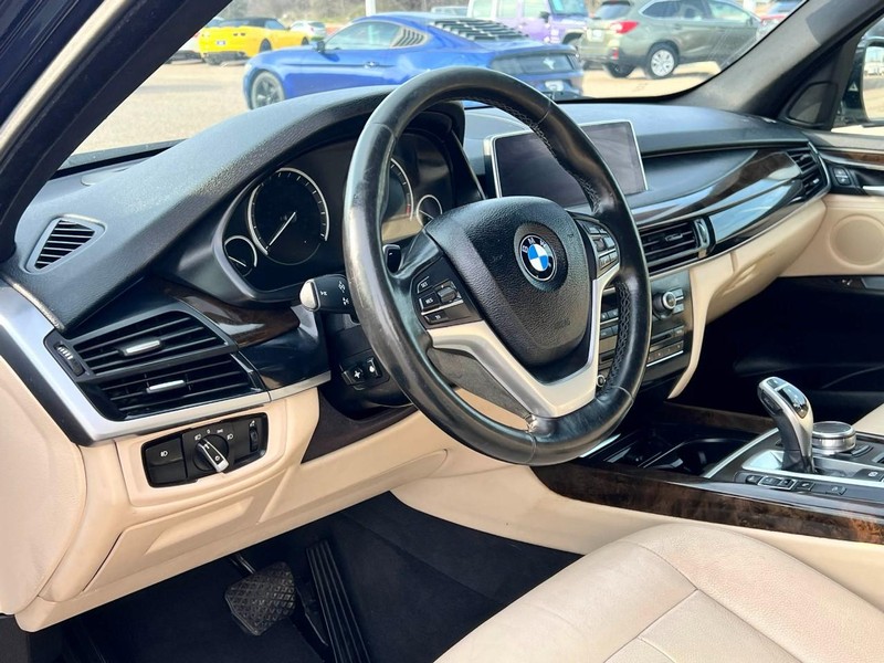 BMW X5 Vehicle Image 05