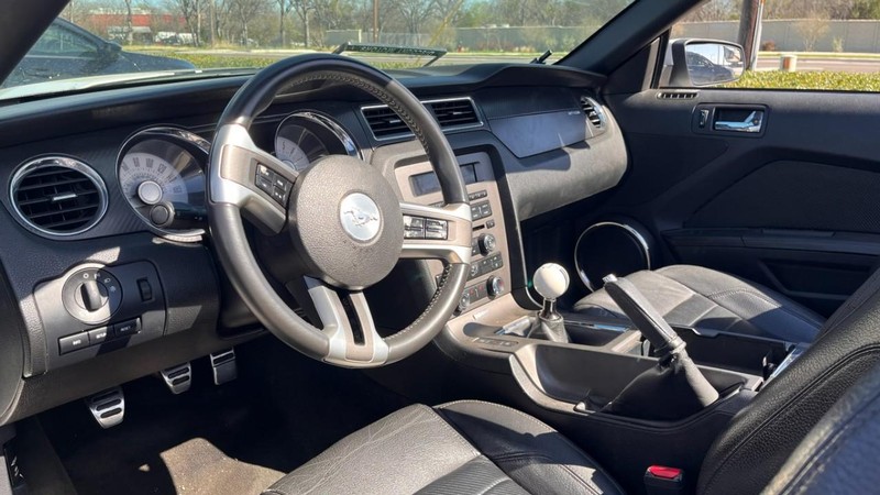 Ford Mustang Vehicle Image 05