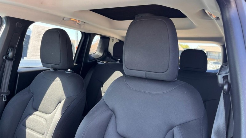 Jeep Renegade Vehicle Image 06