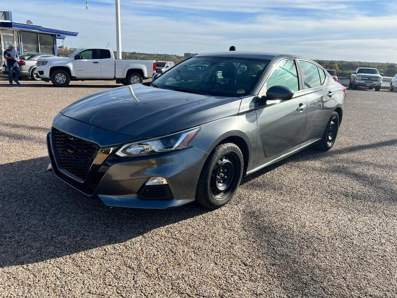 Nissan Altima Vehicle Image 02