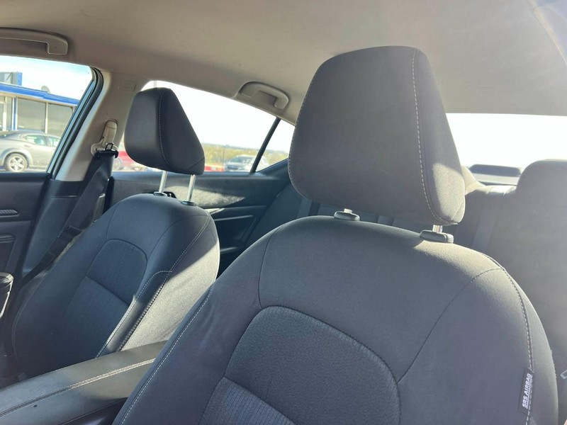 Nissan Altima Vehicle Image 07