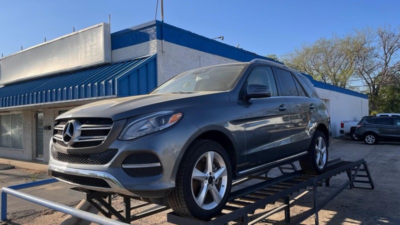 Mercedes-Benz GLE Vehicle Image 02