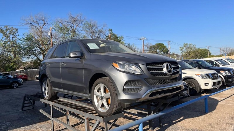 Mercedes-Benz GLE Vehicle Image 03