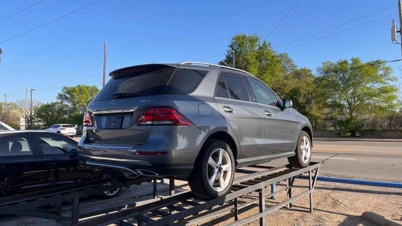 Mercedes-Benz GLE Vehicle Image 04