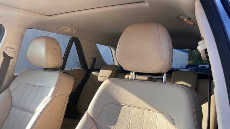 Mercedes-Benz GLE Vehicle Image 06