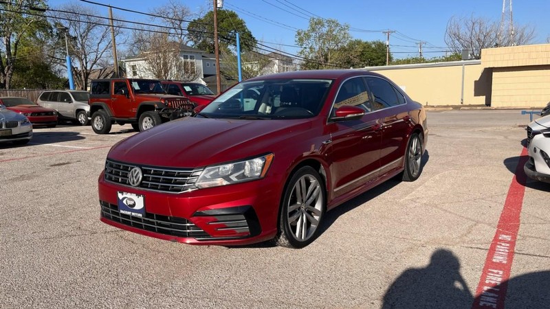 Volkswagen Passat Vehicle Image 02