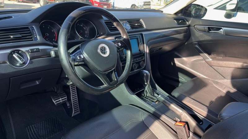 Volkswagen Passat Vehicle Image 05