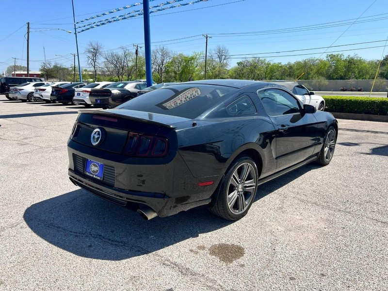 Ford Mustang Vehicle Image 04