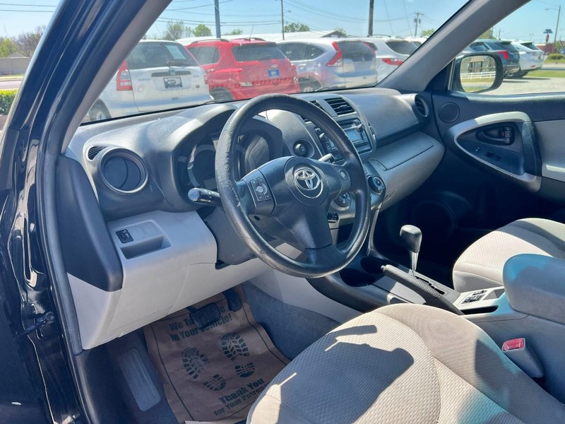 Toyota RAV4 Vehicle Image 05