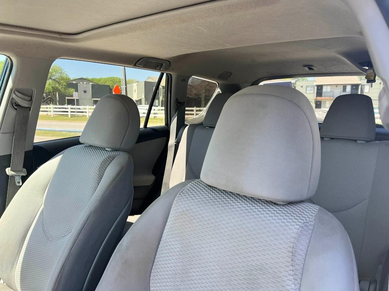 Toyota RAV4 Vehicle Image 06