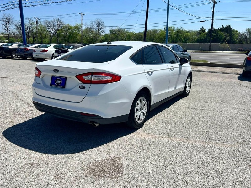 Ford Fusion Vehicle Image 05