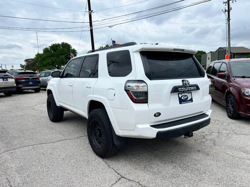 Toyota 4Runner Vehicle Image 05