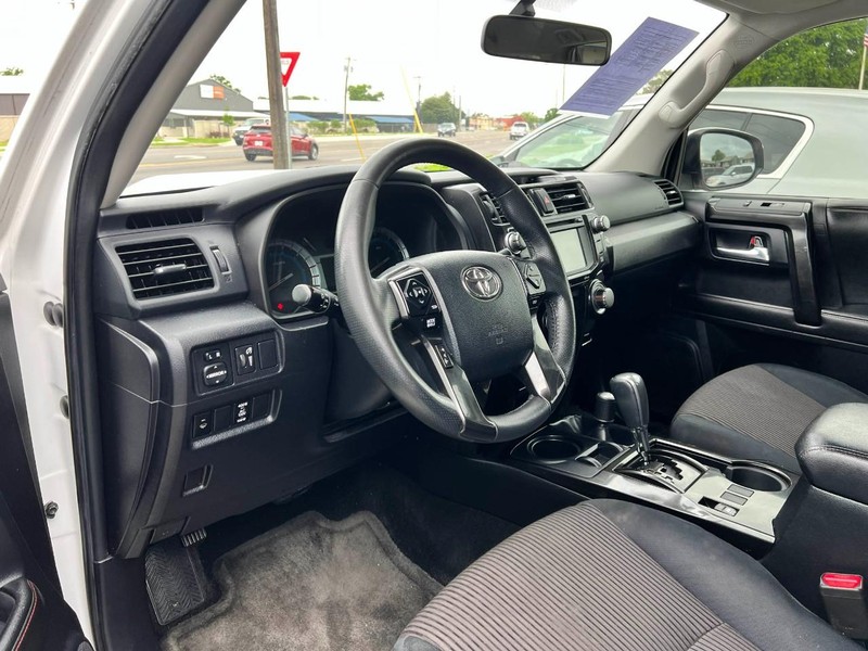 Toyota 4Runner Vehicle Image 06