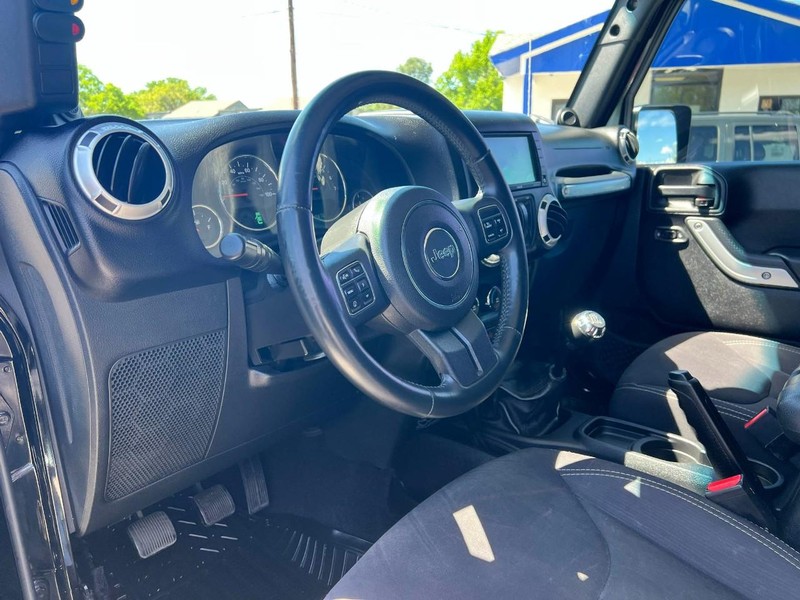 Jeep Wrangler Vehicle Image 06