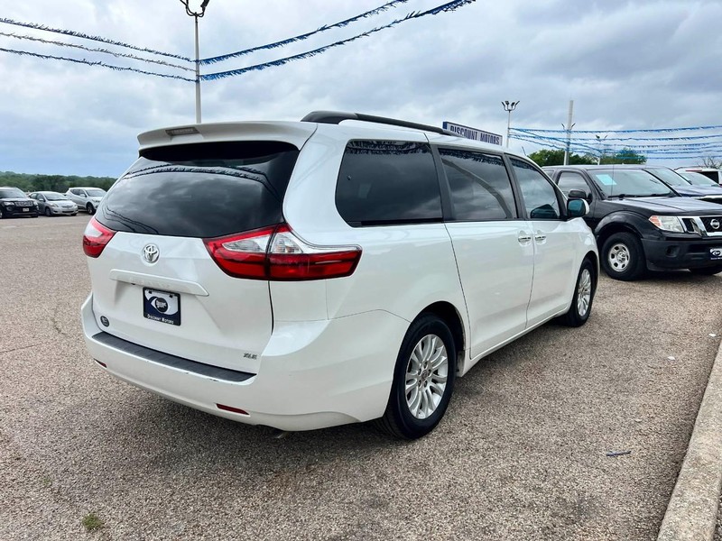 Toyota Sienna Vehicle Image 04