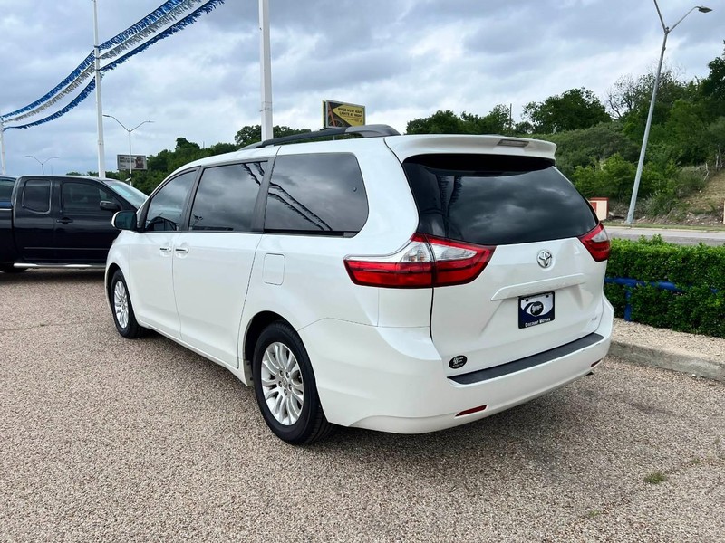 Toyota Sienna Vehicle Image 05