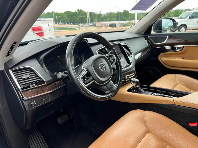 Volvo XC90 Vehicle Image 06