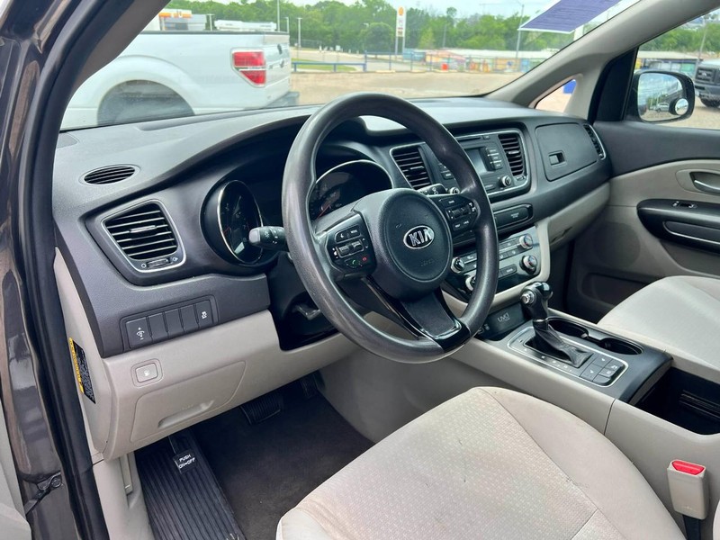 Kia Sedona Vehicle Image 06