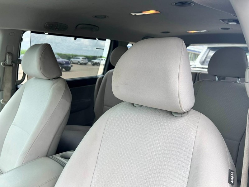 Kia Sedona Vehicle Image 07