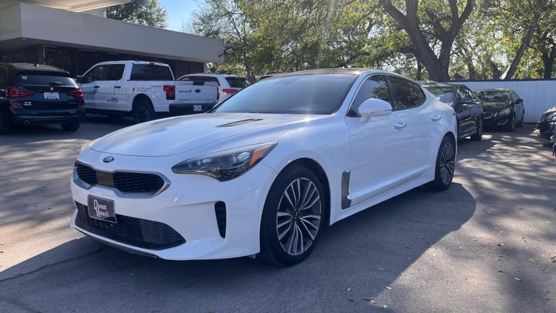 Kia Stinger Vehicle Image 02