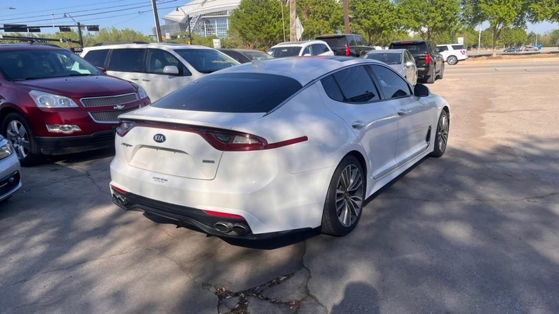 Kia Stinger Vehicle Image 04