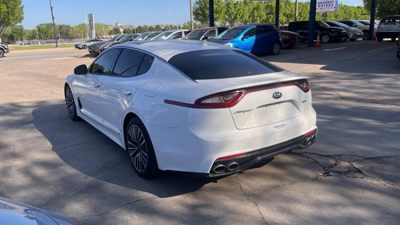 Kia Stinger Vehicle Image 05