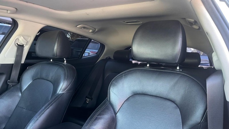 Kia Stinger Vehicle Image 06