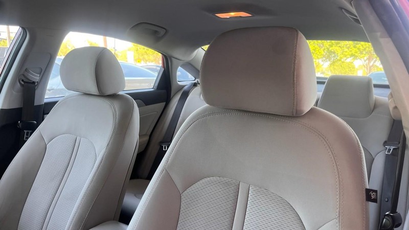 Hyundai Sonata Vehicle Image 06