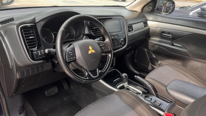 Mitsubishi Outlander Vehicle Image 07