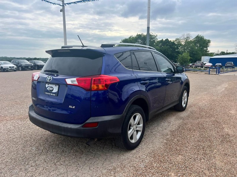Toyota RAV4 Vehicle Image 04