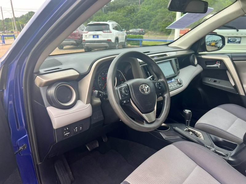Toyota RAV4 Vehicle Image 06
