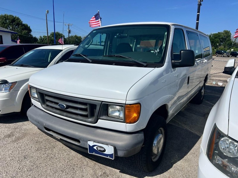 Ford Econoline Cargo Van Vehicle Image 02