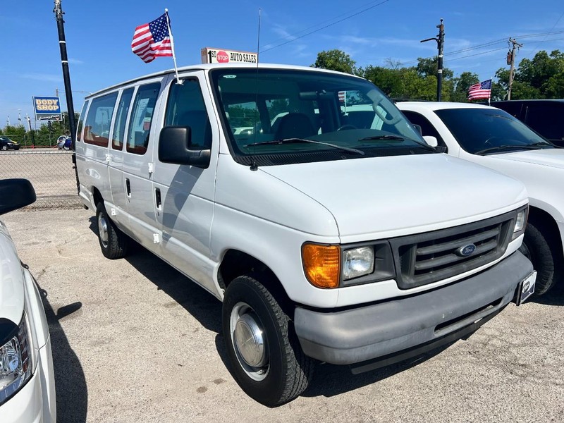 Ford Econoline Cargo Van Vehicle Image 03