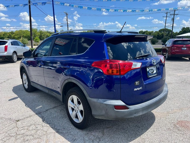 Toyota RAV4 Vehicle Image 05