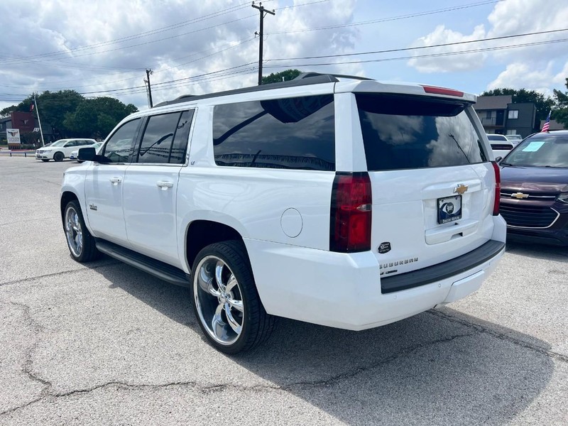 Chevrolet Suburban Vehicle Image 03