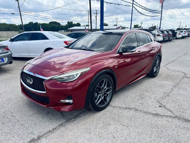 INFINITI QX30 Vehicle Image 02